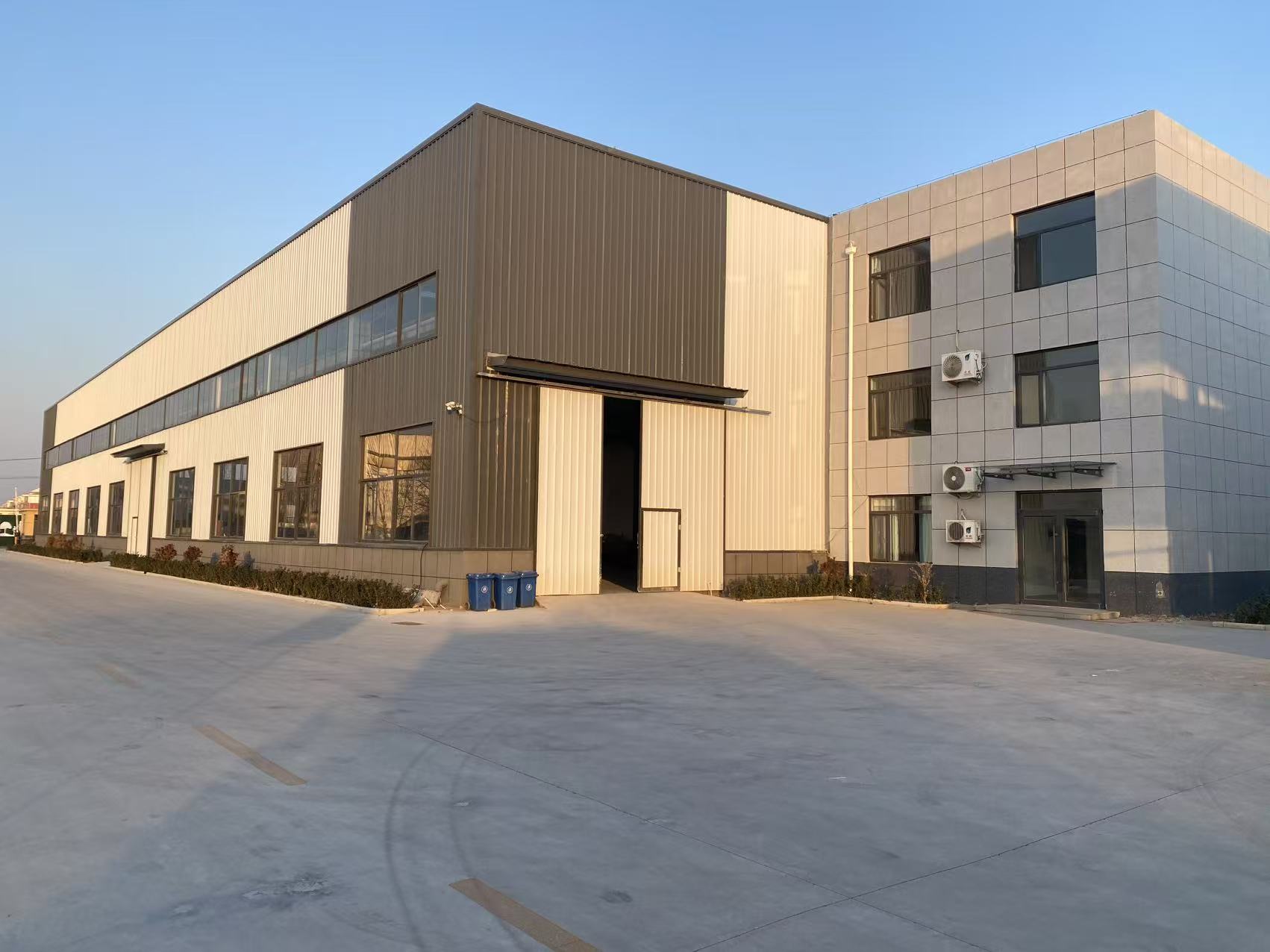 Empresa LBL exporta máquinas para janelas e portas para a Rússia