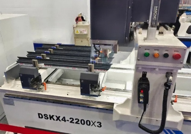 Como uma máquina perfuradora de parede cortina de alumínio CNC de alta precisão e 4 cabeças pode transformar sua eficiência de produção
