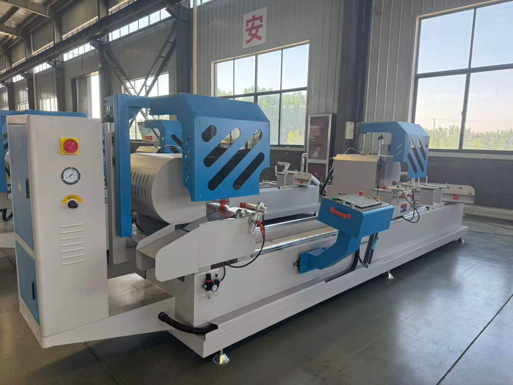 Serra de corte de precisão de giro interno de cabeça dupla CNC de 450 mm (45°/90°)