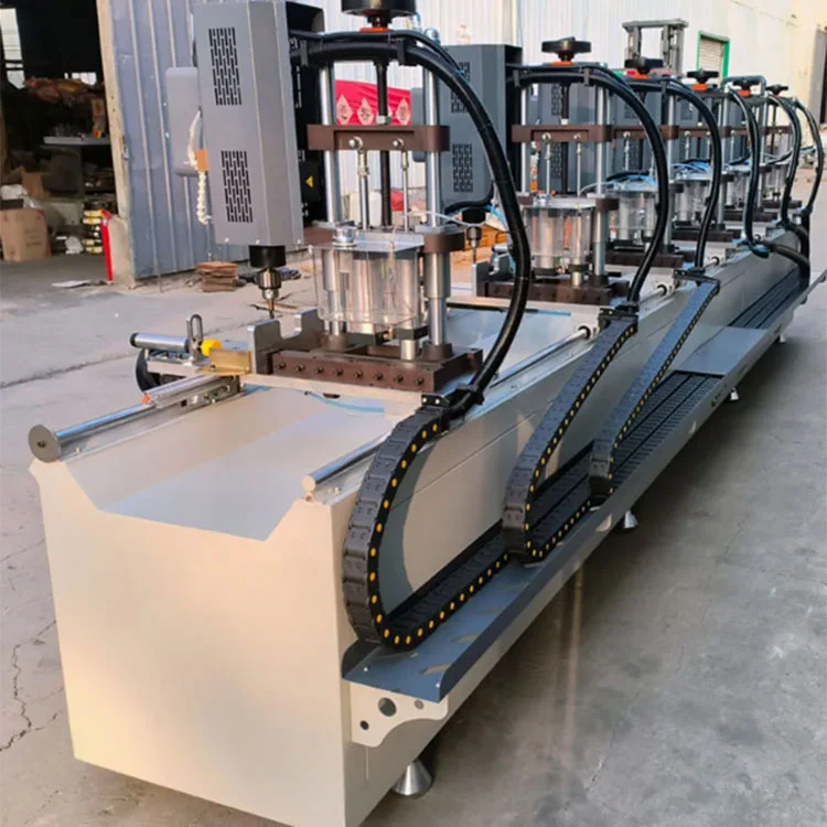 Máquina perfuradora CNC para parede cortina de 8 fusos