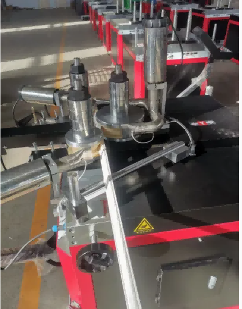 Máquina de dobra CNC para perfis de janelas/portas de alumínio e PVC