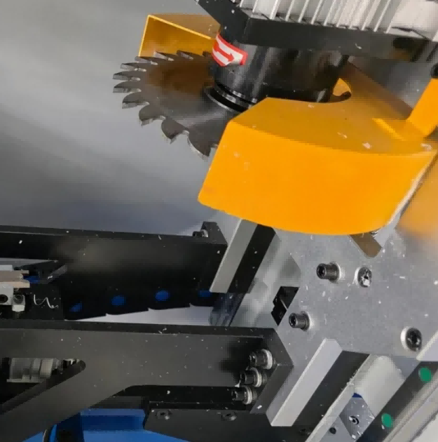 Máquina CNC de limpeza de cantos de PVC para janelas