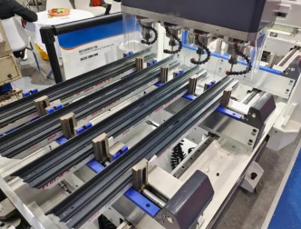 Máquina perfuradora de parede cortina de alumínio CNC de precisão com 4 cabeças